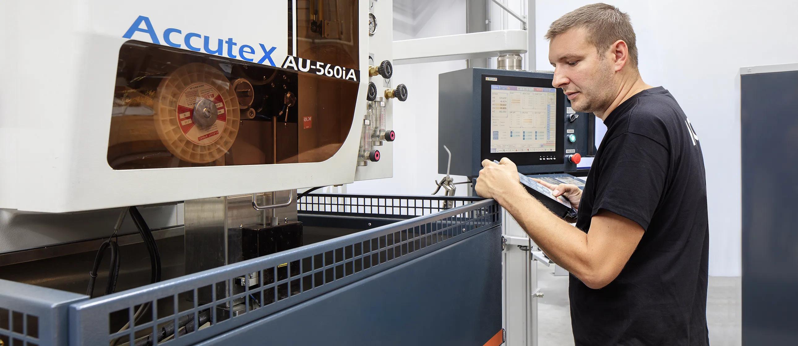 CNC
DRÁTOVÁ
REZAČKA